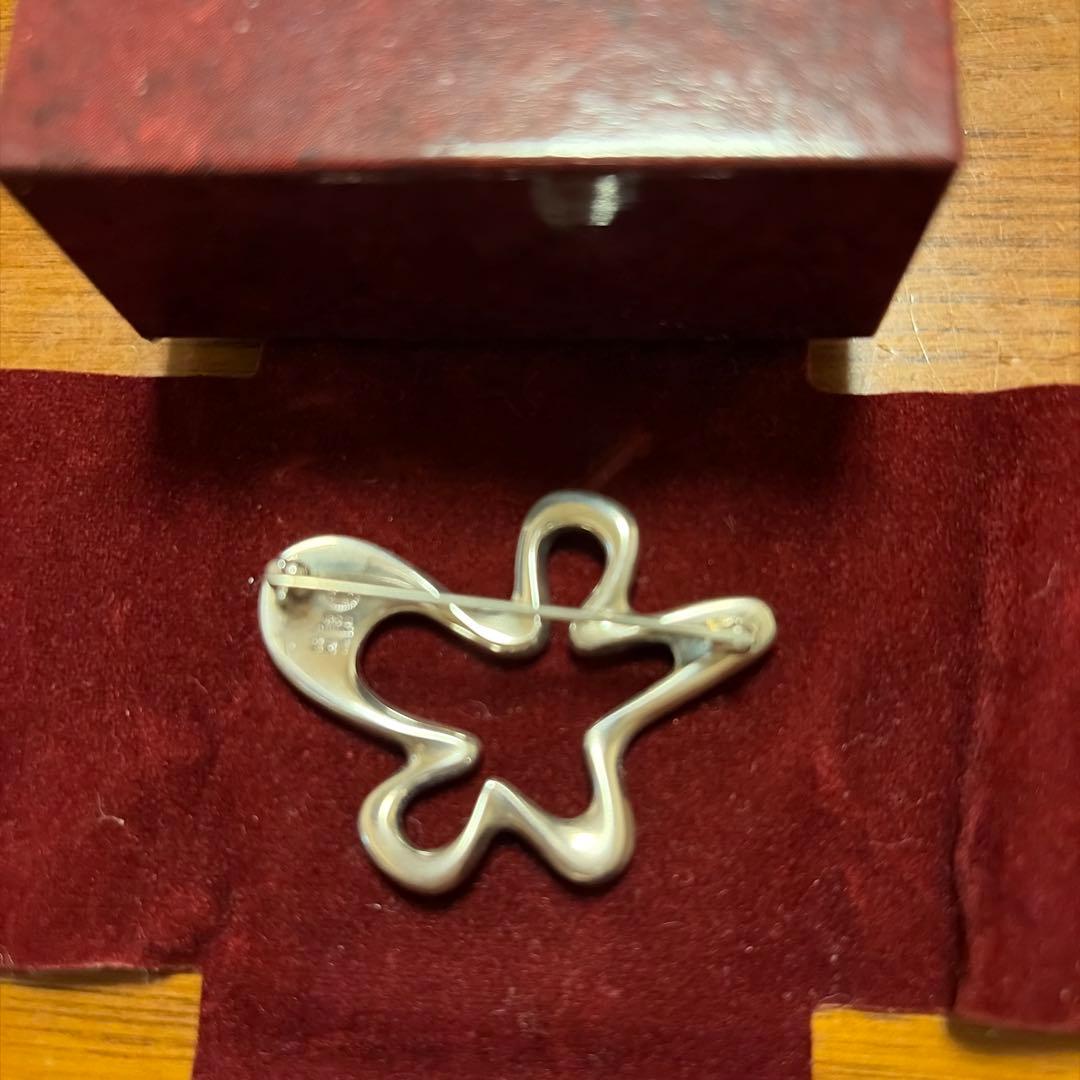   シルバー 花型ブローチ