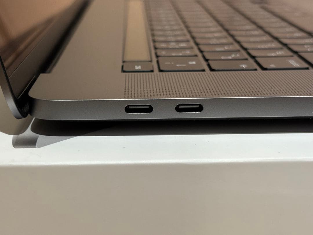 MacBook本体 MacBook Pro 16 i7 32GB 1TB GPU 5500M 8G