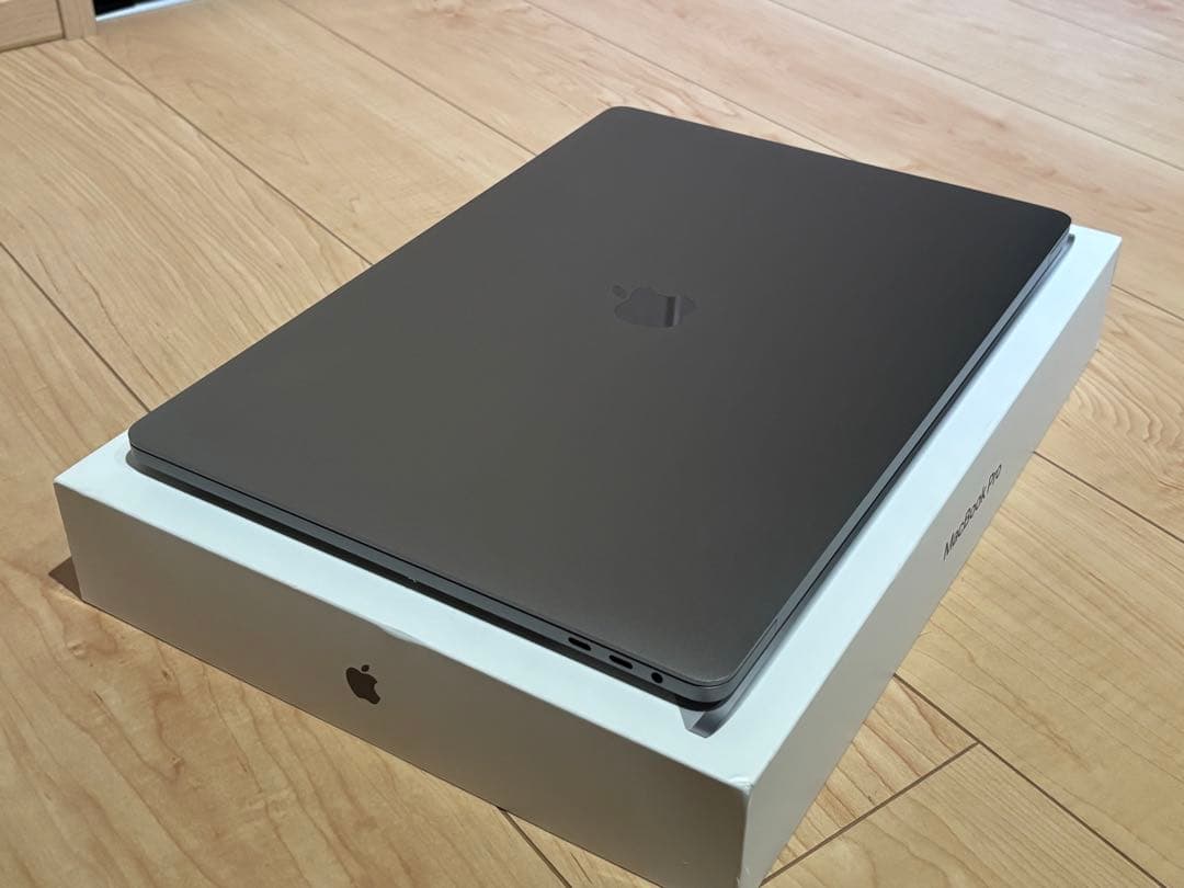 MacBook本体 MacBook Pro 16 i7 32GB 1TB GPU 5500M 8G