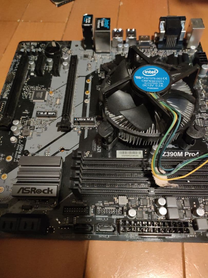 ASRock Z390M Pro4 マザーボードとi59500ＣＰＵ付メモリー無