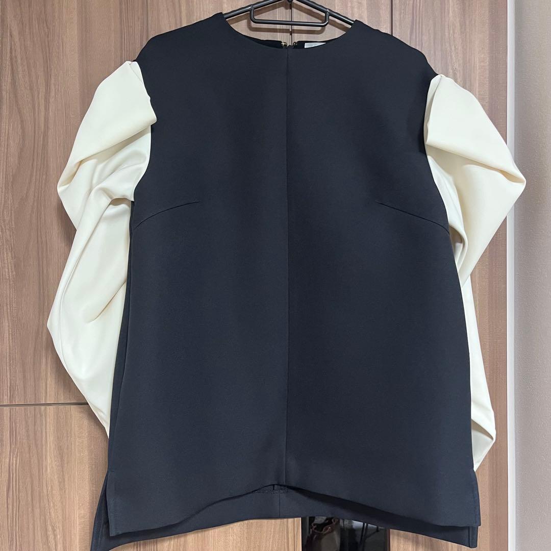 【美品】SEVEN TEN 上品リボンドレープトップスブラック×オフホワイト