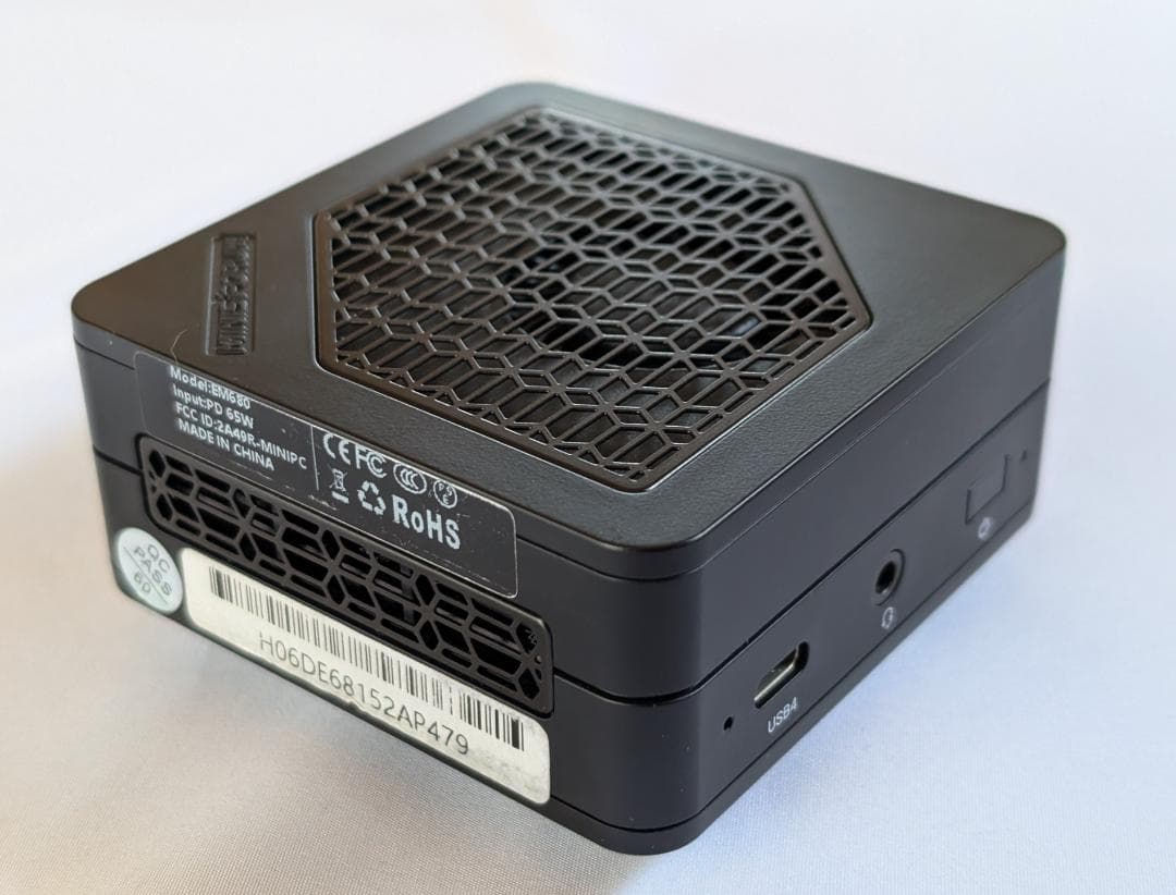 MINISFORUM EM680 Ryzen7 6800U ミニPC