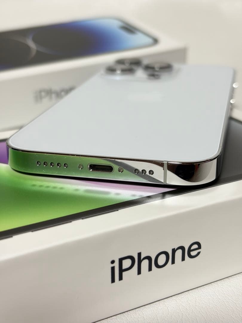 極美品 目立った傷なしiPhone14pro 128GB シルバー SIMフリー