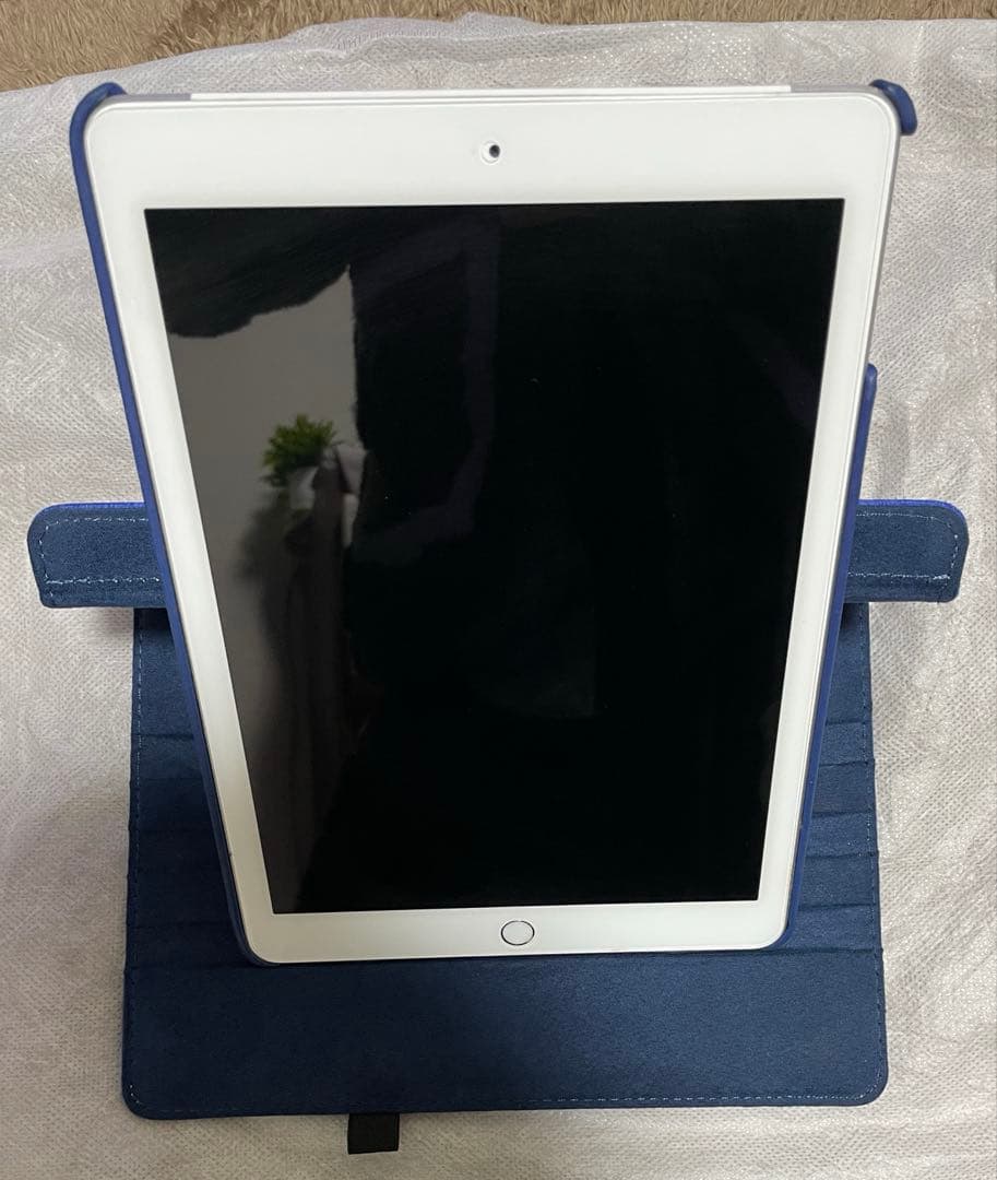 ✨iPad 第6世代 32GB Wi-Fiモデル 専用カバー・等おまけ付き✨