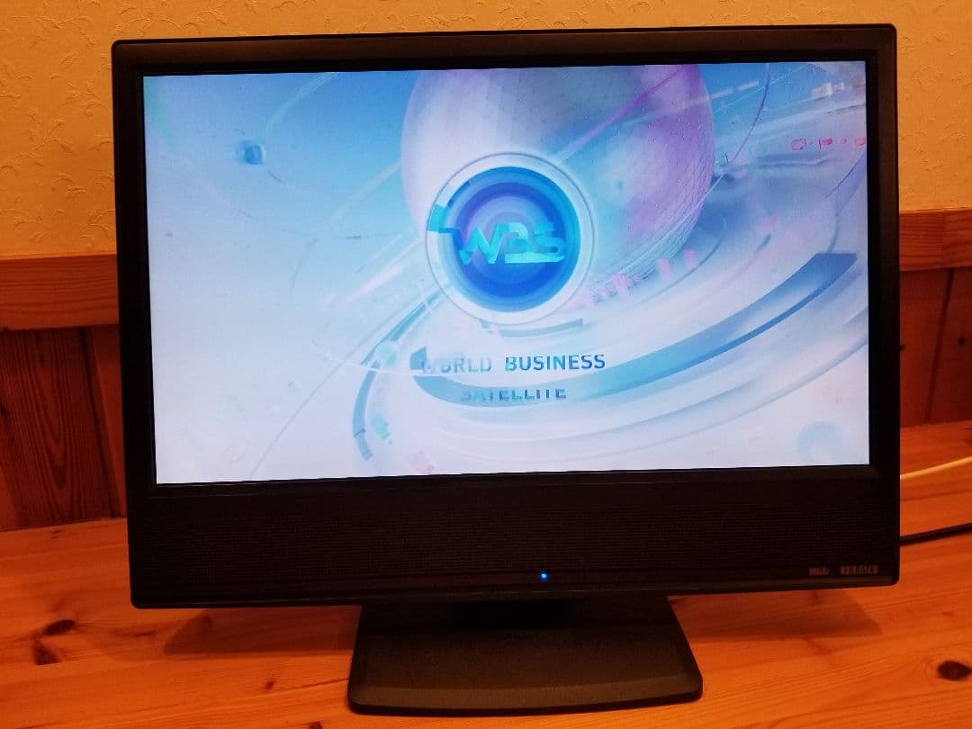 フルHDの液晶TV ディスプレイ 地デジ付き高精細 机上で活躍