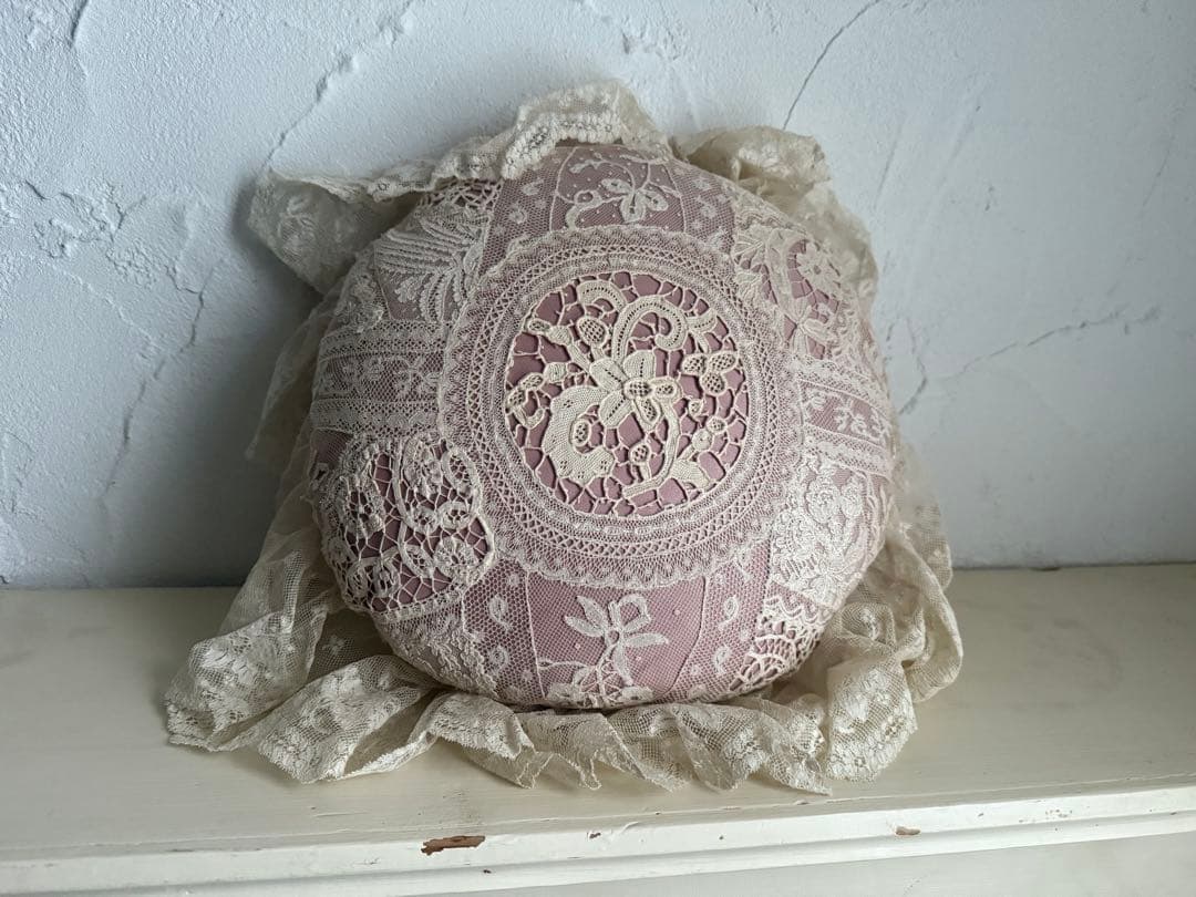 フランスアンティークレースのクッション