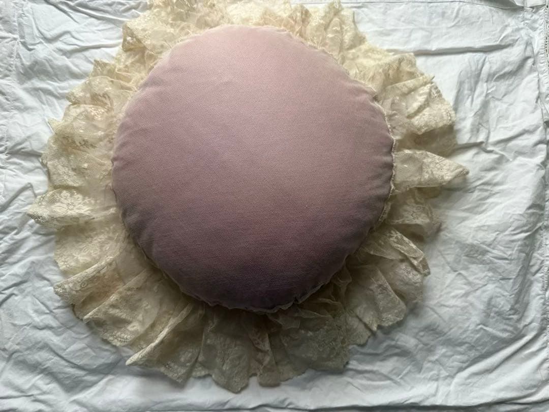 フランスアンティークレースのクッション