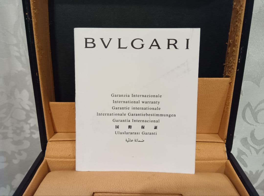 【美品】BVLGARI 18Kホワイトゴールド　黒本革ベルト腕時計　気品