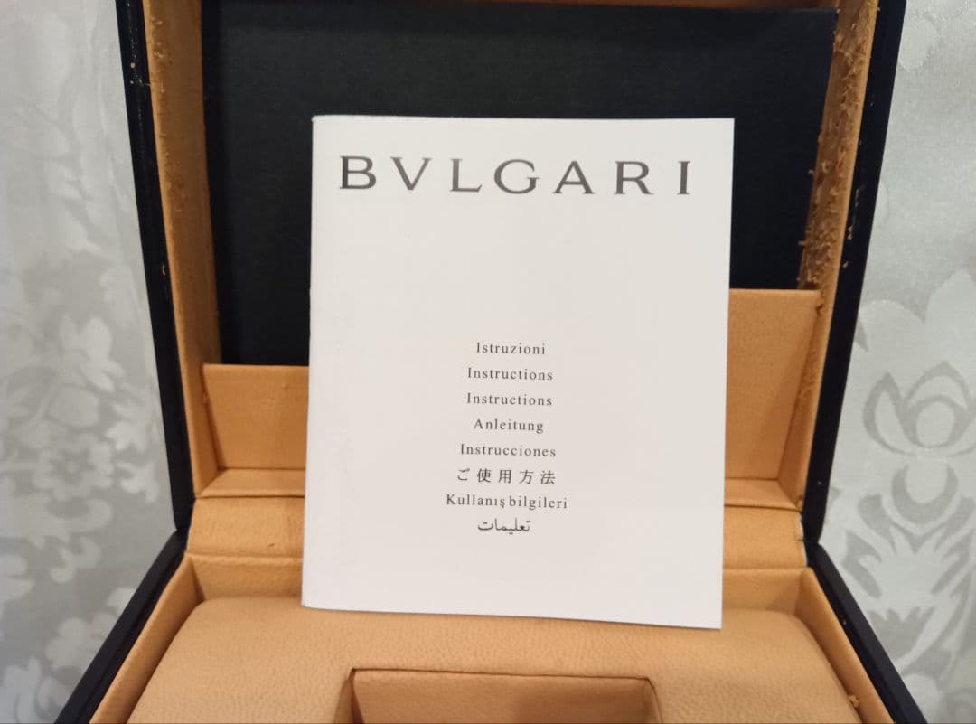 【美品】BVLGARI 18Kホワイトゴールド　黒本革ベルト腕時計　気品