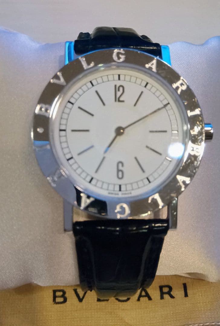 【美品】BVLGARI 18Kホワイトゴールド　黒本革ベルト腕時計　気品