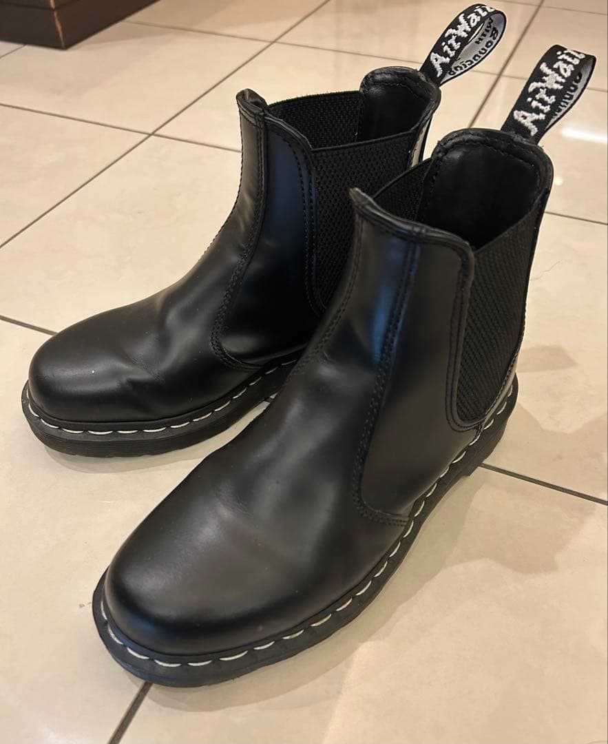 ドクターマーチン　チェルシーホワイトステッチ