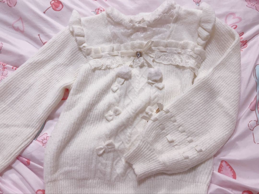 ♡ LIZLISA モヘアタッチポンポンニットトップス ホワイト ♡