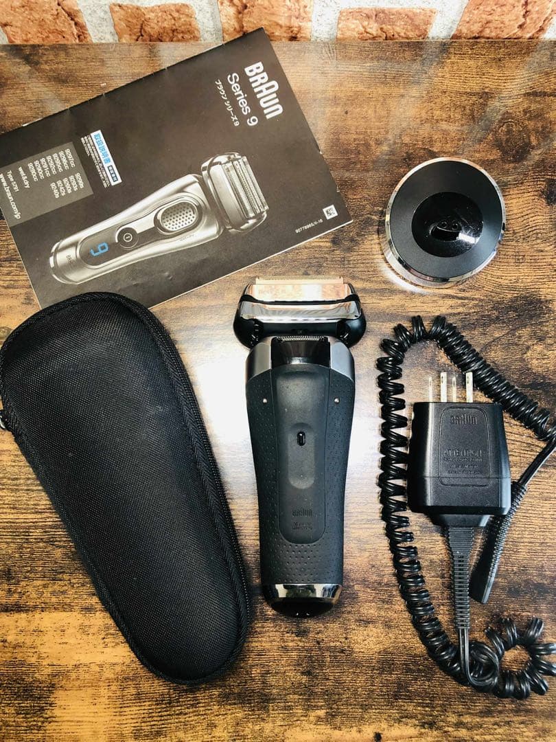 【美品】BraunSeries9 9260sメンズ電気シェーバー ブラウン