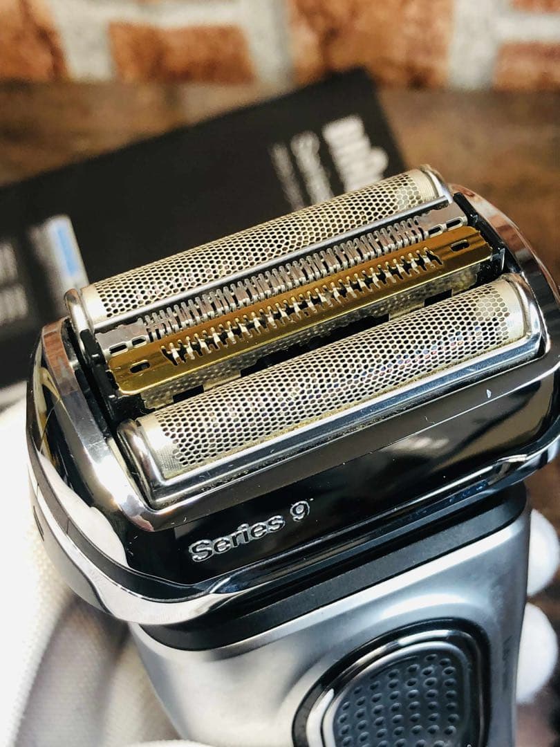 【美品】BraunSeries9 9260sメンズ電気シェーバー ブラウン