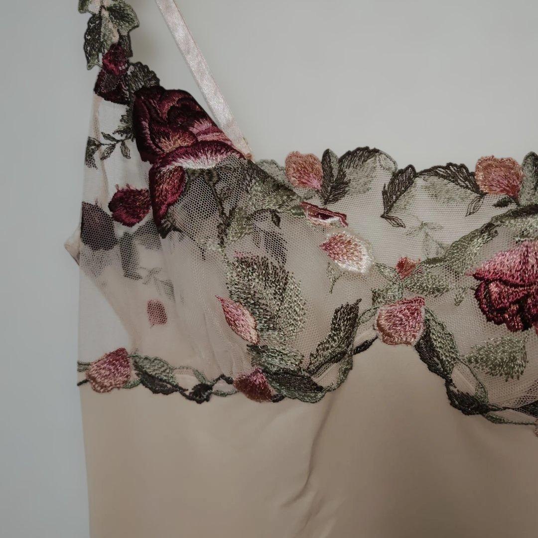 トレフル　花柄刺繍 キャミソール ベージュ85-85新品タグ付き