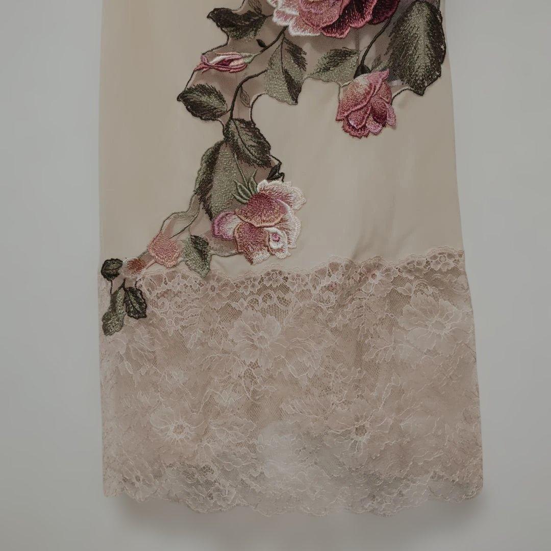 トレフル　花柄刺繍 キャミソール ベージュ85-85新品タグ付き