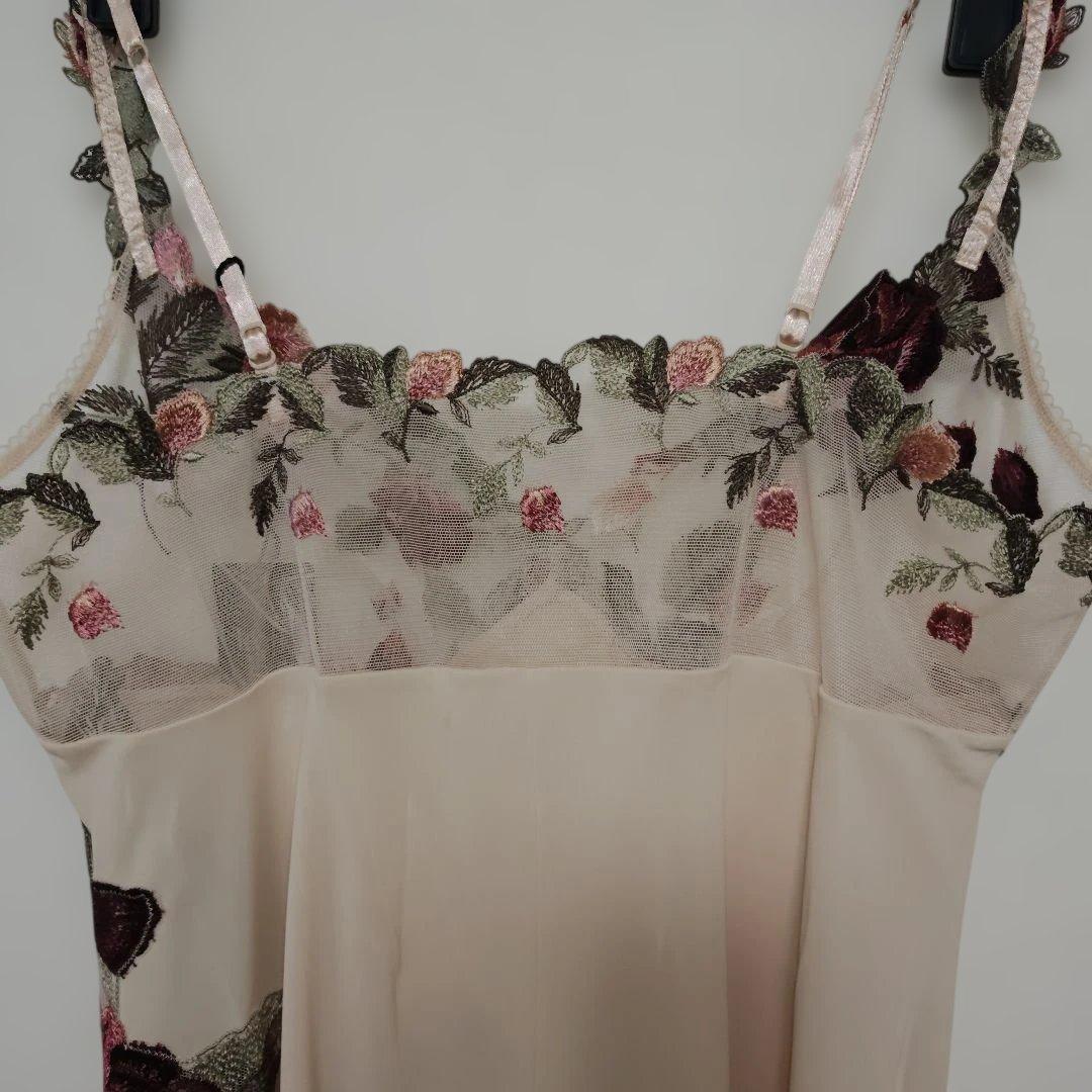 トレフル　花柄刺繍 キャミソール ベージュ85-85新品タグ付き