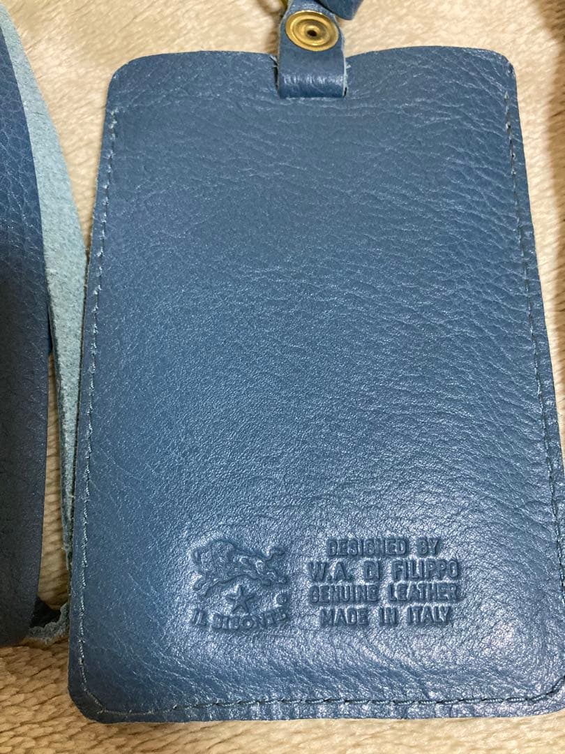 新品 イルビゾンテ IDカードホルダー ブルー Bluストラップ付き