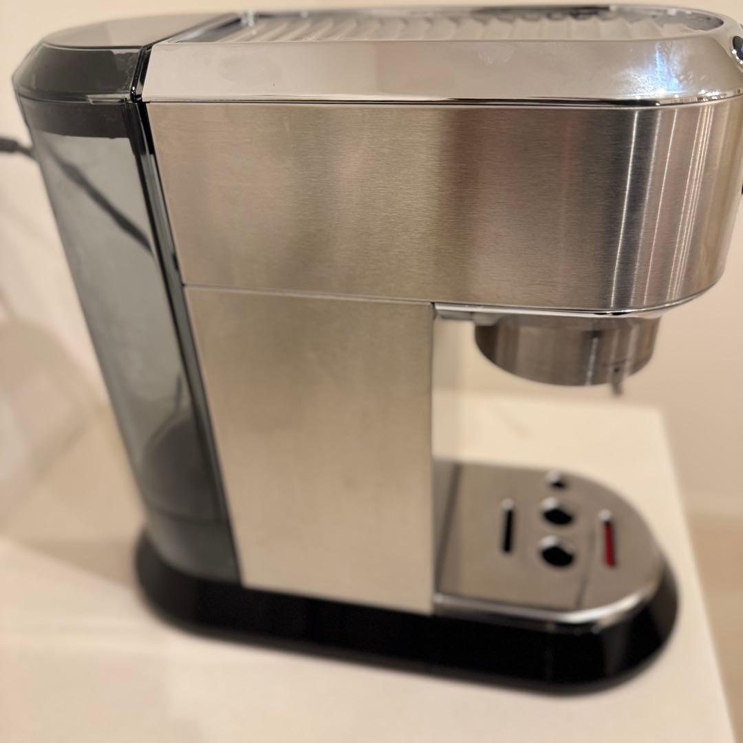 デロンギ　エスプレッソメーカー　EC680M