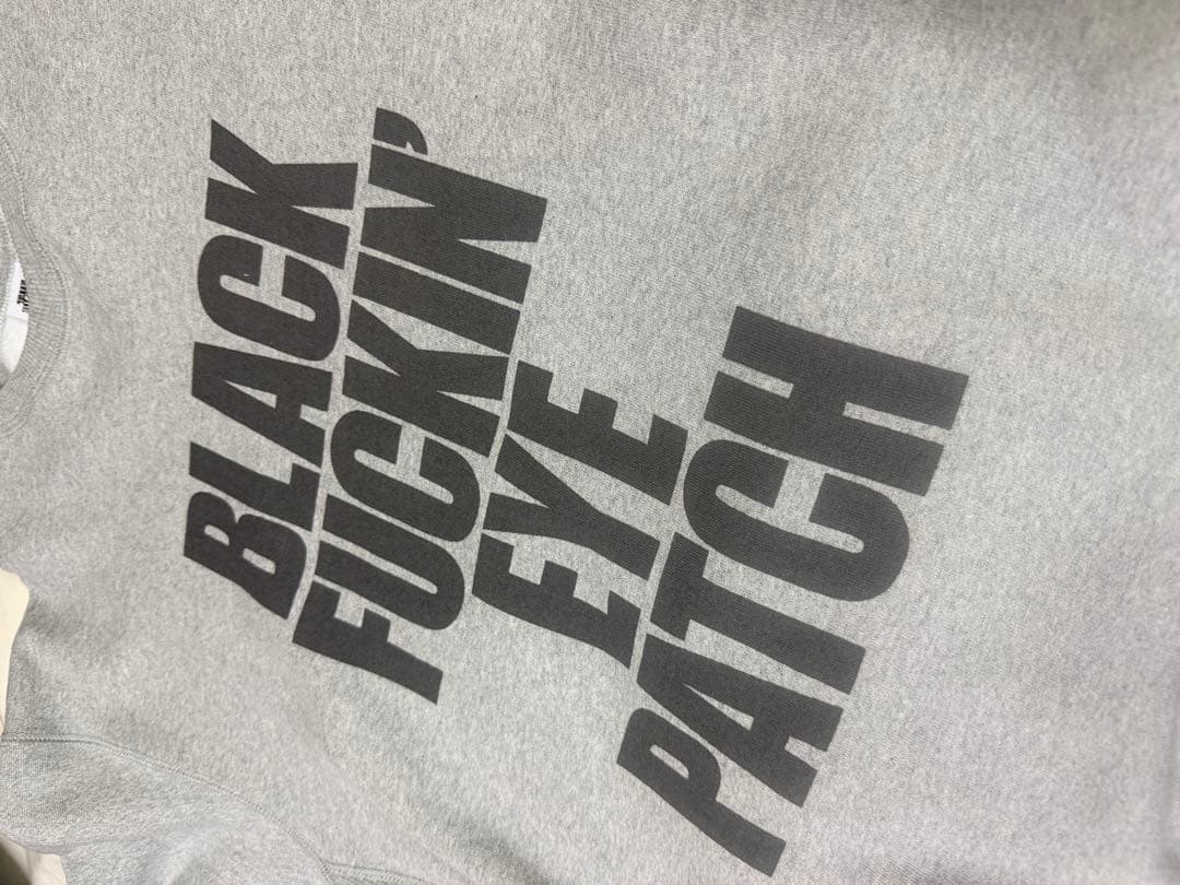 BLACK FUCKIN' EYE PATCH スウェット グレー