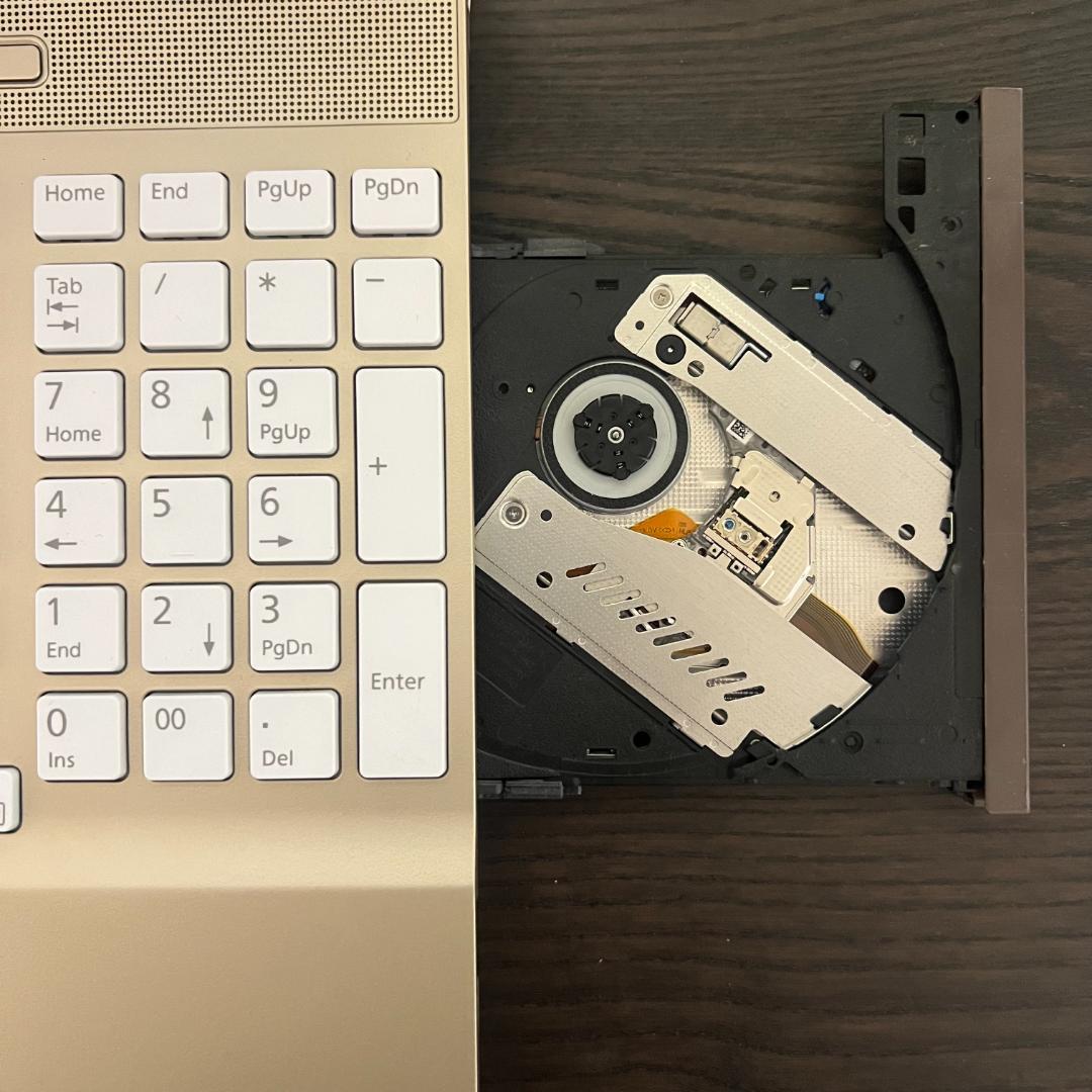 綺麗なゴールド✨富士通 LIFEBOOK☆SSD256GB☆メモリ8GB☆i3