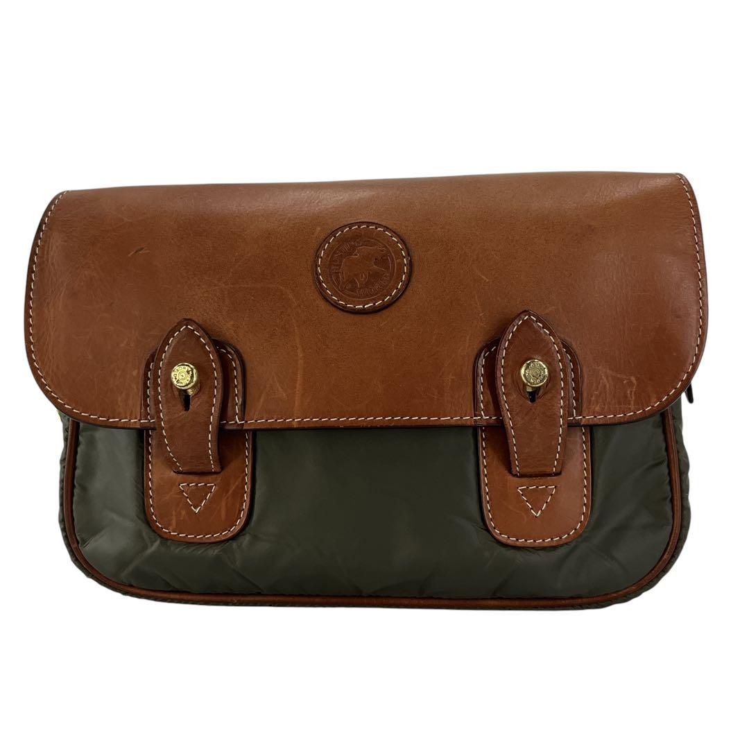 ハンティングワールド　ショルダーバッグ　メッセンジャーバッグ　バチューサー　ロゴ