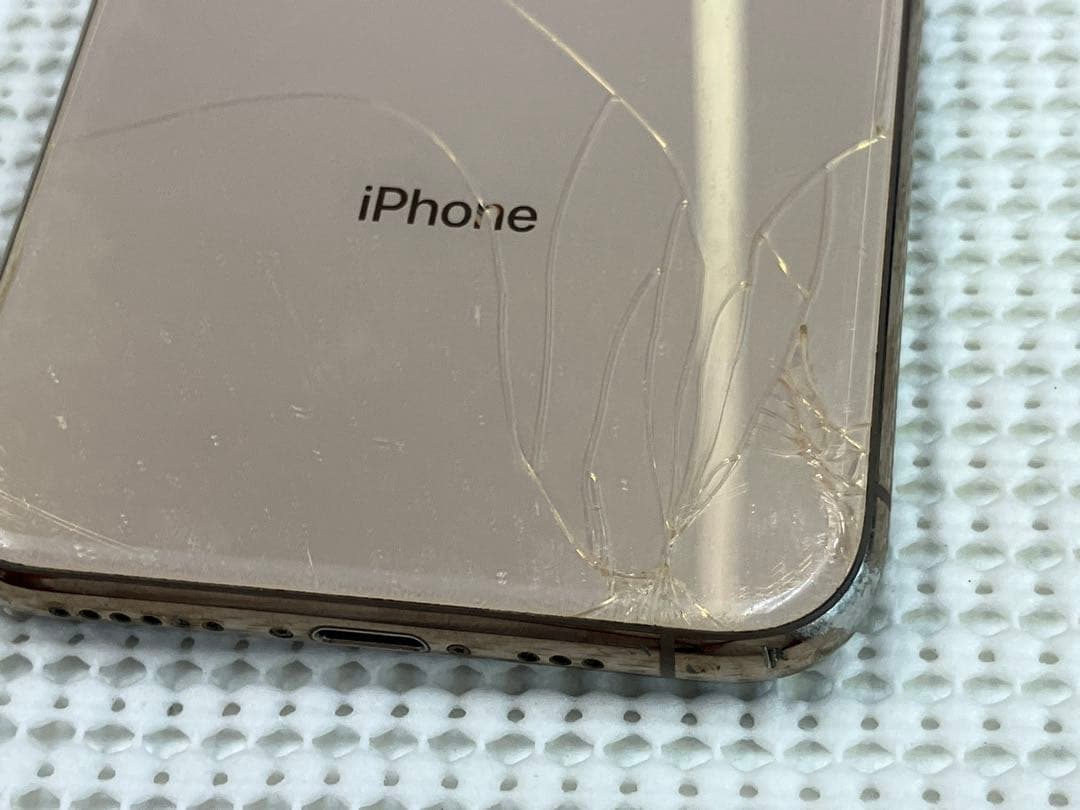 iPhone Xs 64GB 背面割れ
