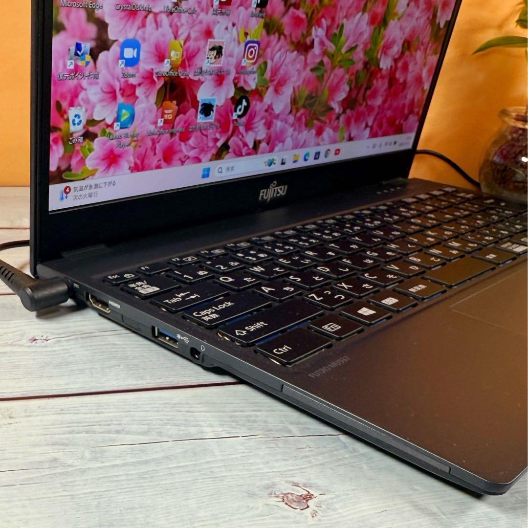 売れてます✨薄型軽量ノートPC❣️メモリ8GB☘️SSD☘️Windows11