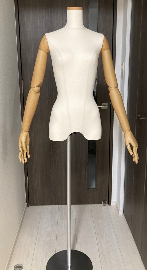 マネキンヤ・コム　レディス・スリムボディ(5号・木調腕付)