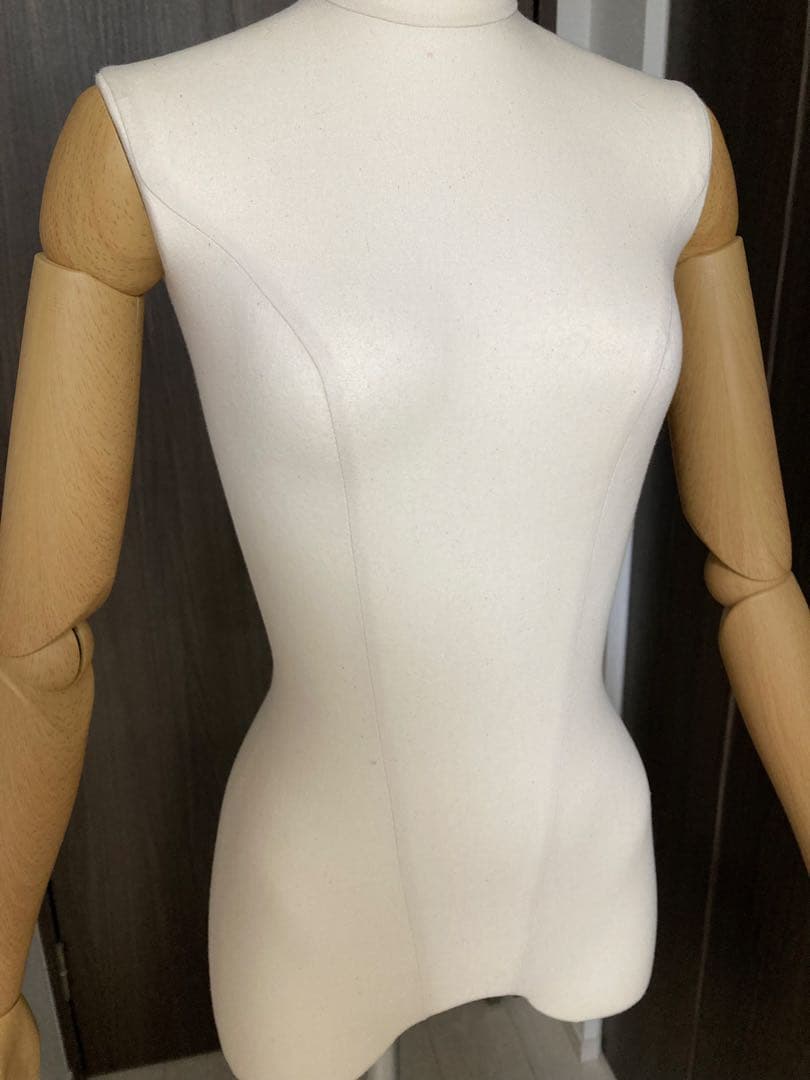 マネキンヤ・コム　レディス・スリムボディ(5号・木調腕付)