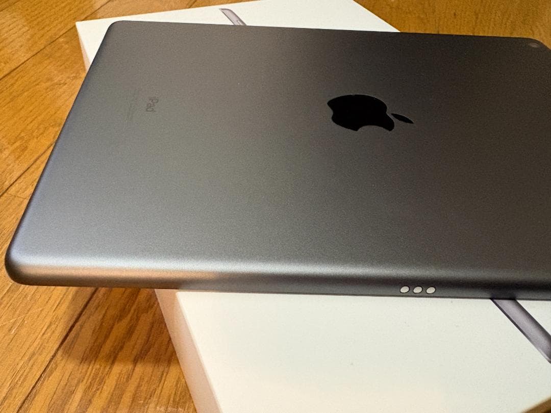 【美品】Apple iPad (第9世代) 64GB グレー