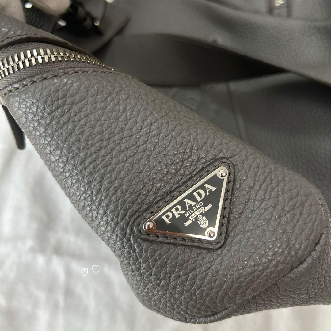 プラダ　ヴィッテロダイノレザーロゴショルダーバッグ　メッセンジャー　2VH165