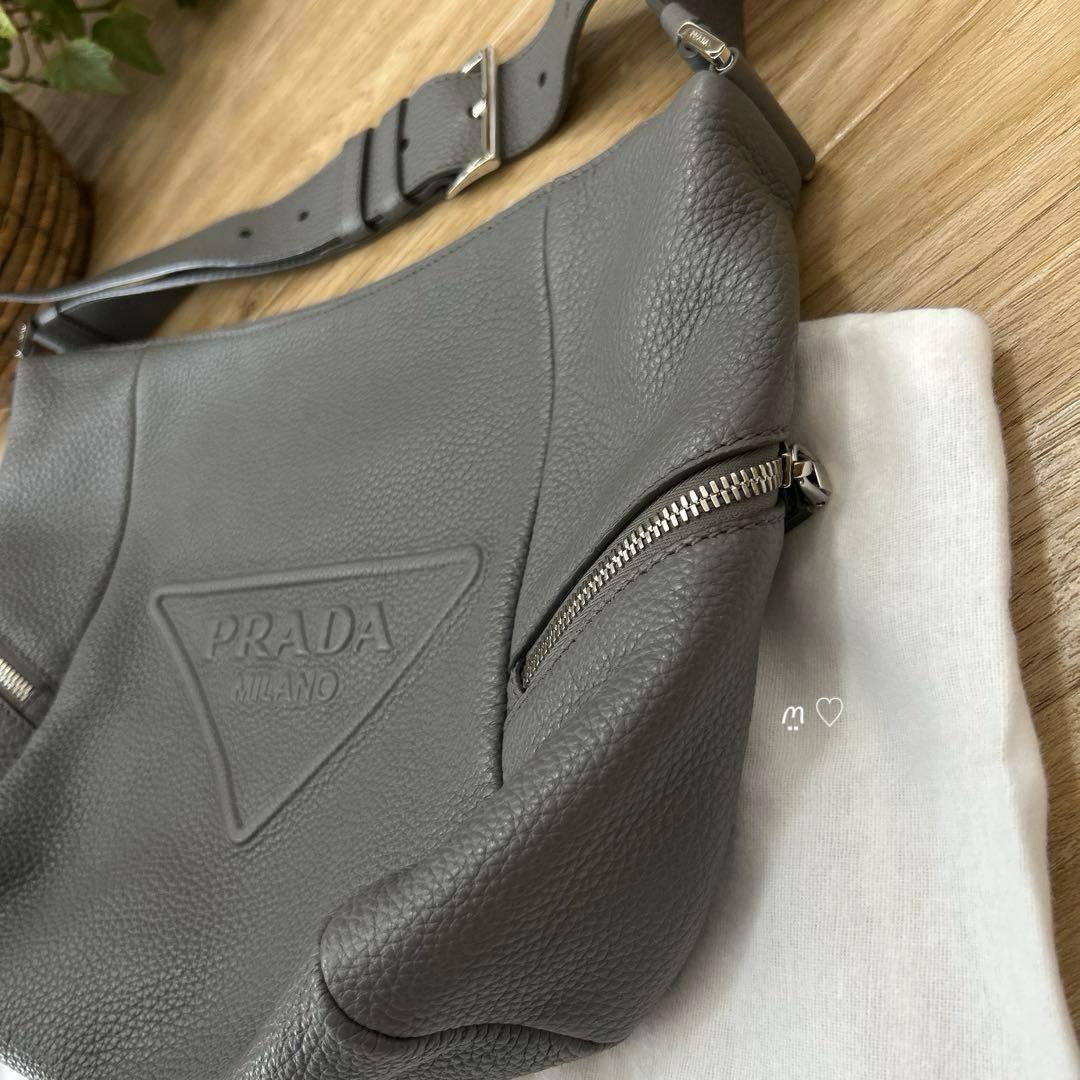 プラダ　ヴィッテロダイノレザーロゴショルダーバッグ　メッセンジャー　2VH165