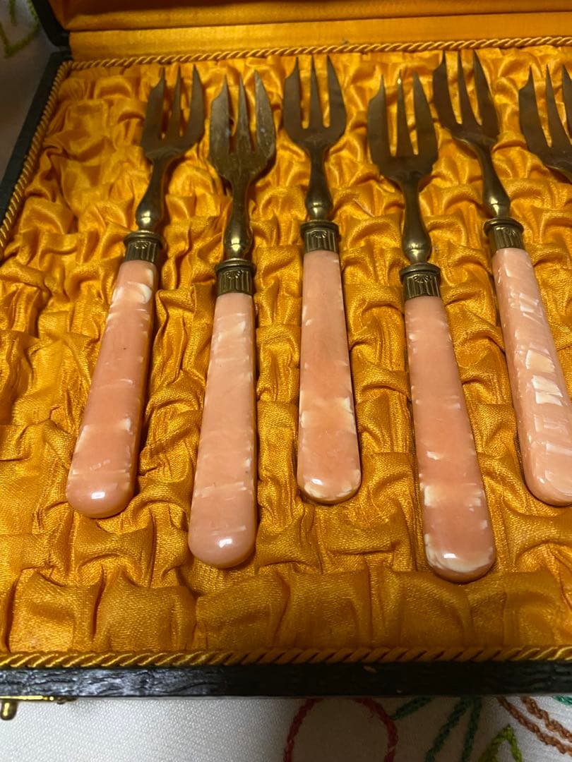 フランスアンティークMontpeyroux ピンクハンドル フォークセット11本