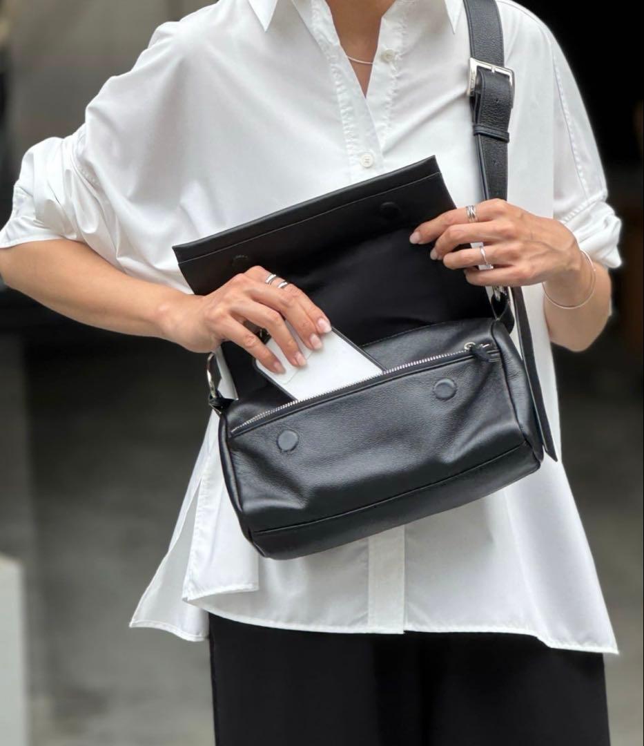 新品 ビアズリー beardsley レザー ボディバッグ　ショルダーバッグ　黒