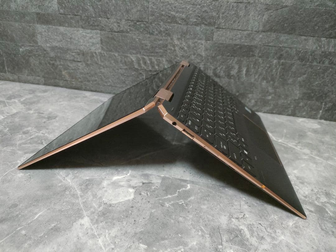 美品 HP SPECTRE COREI7 メモリ16 SSD256 新品バッテリ