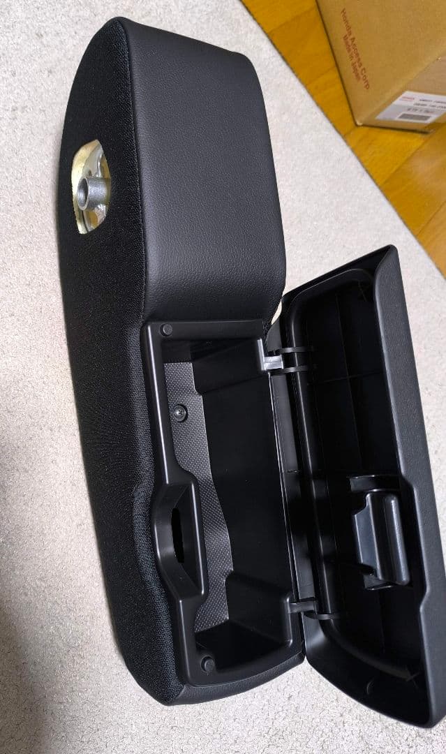 N-BOXカスタム　純正アームレスト