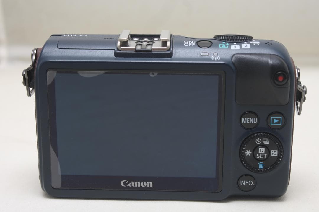 ★良品★ キヤノン EOS M2 ボディ