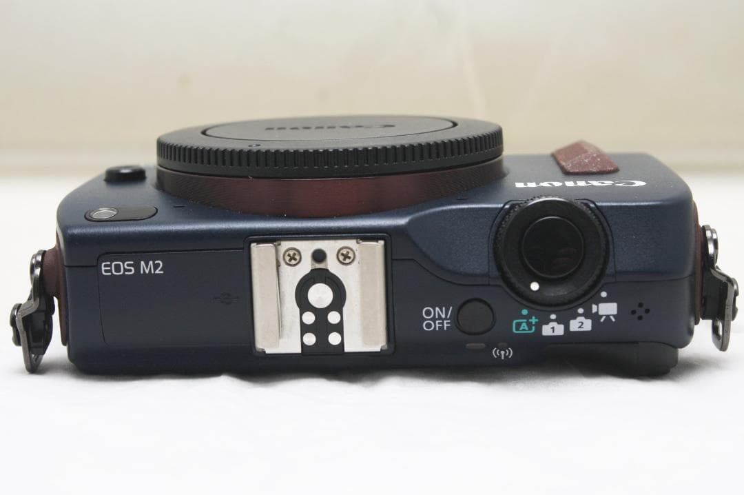 ★良品★ キヤノン EOS M2 ボディ