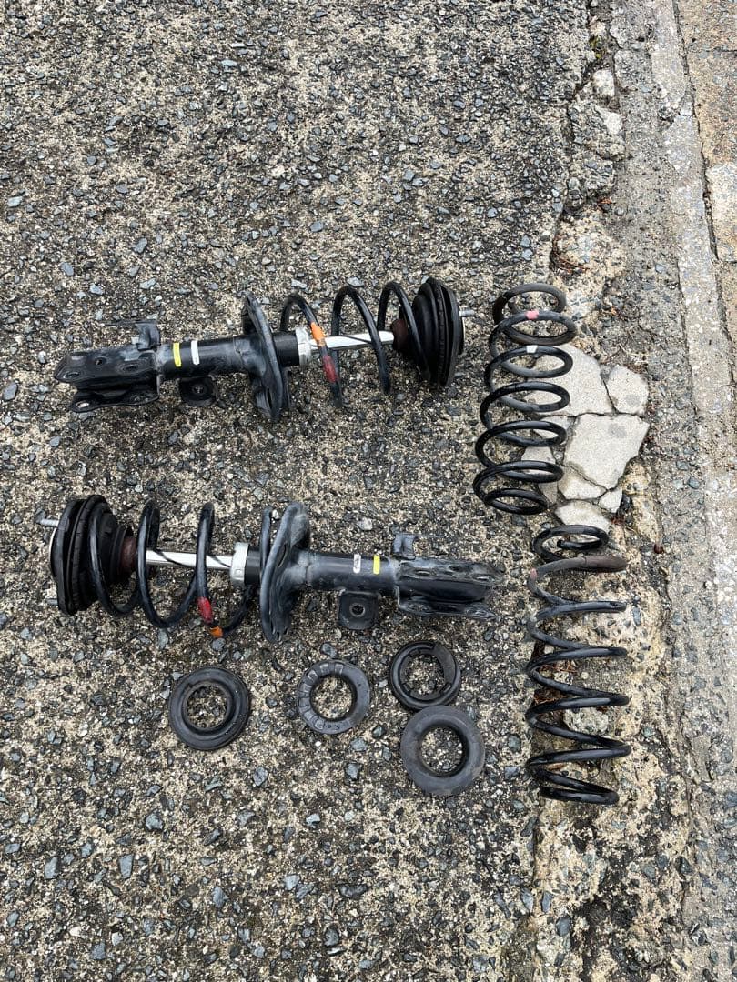 30プリウス前期 純正ショックサスペンション一式 Ｓツーリング SHIRO