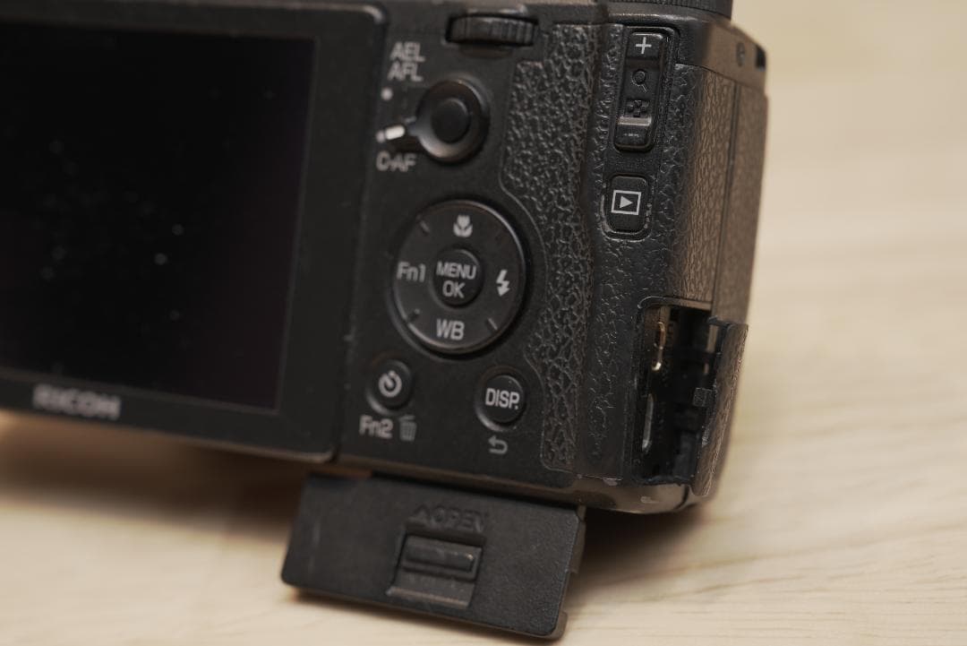 RICOH デジタルカメラ GR (APS-C) 初代モデル