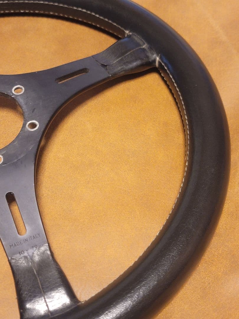 MOMO モモ　ロニーピーターソン　レザーステアリング　当時物　約350mm