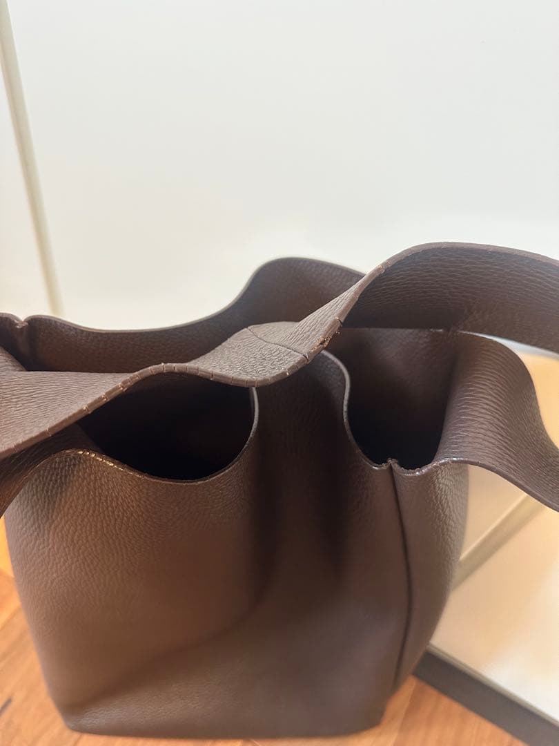 Aeta ショルダーバッグ　ブラウン　シボ革