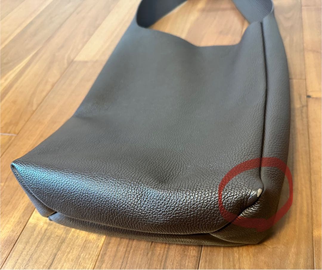 Aeta ショルダーバッグ　ブラウン　シボ革