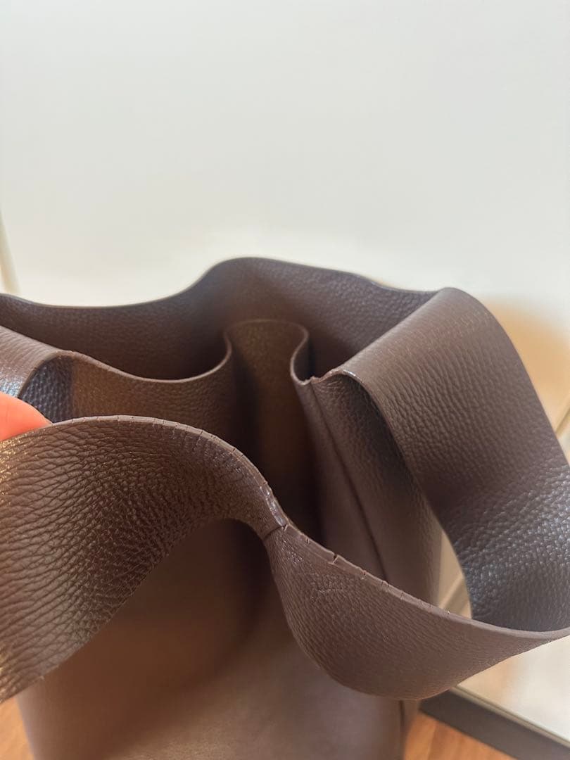 Aeta ショルダーバッグ　ブラウン　シボ革