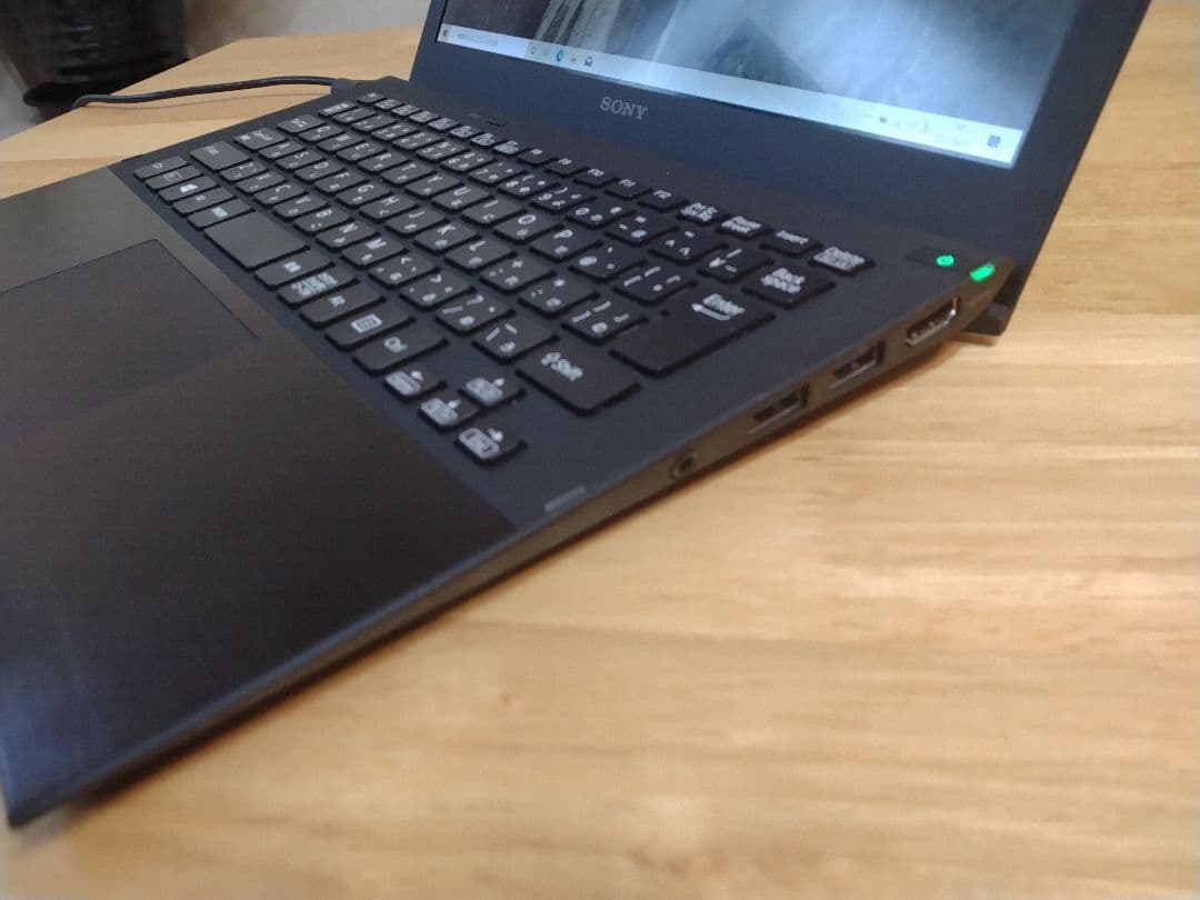 軽量薄型☆VAIO SVP112A2CN Core i3 8GB SSD128