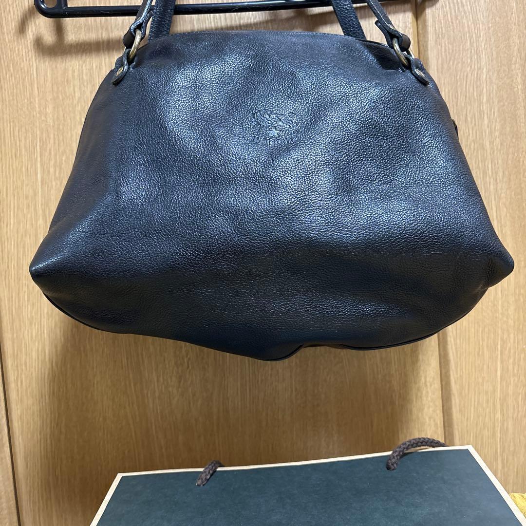 IL BISONTE ブラック レザー ハンドバッグ
