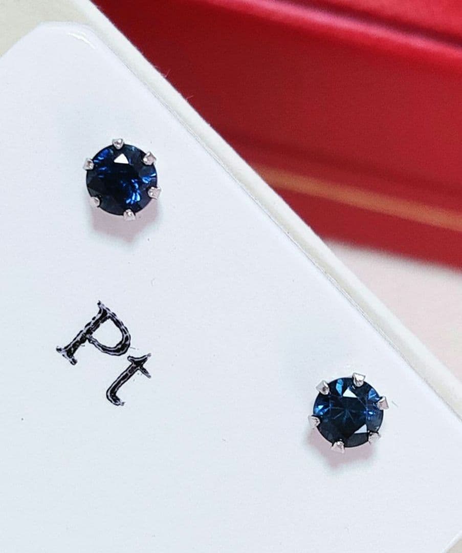 未使用品 pt900 天然ブルーサファイア ピアス
