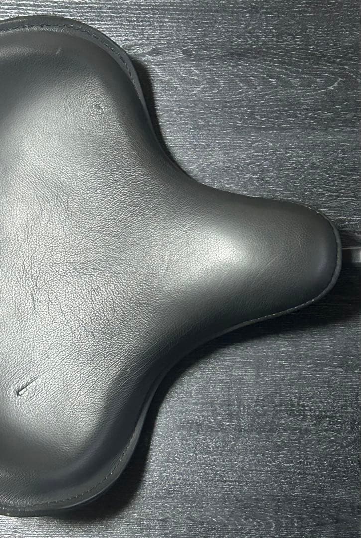 ハーレーダビッドソン　レプリカアーリーソロシート　黒レザー　Ｖ-TWIN製