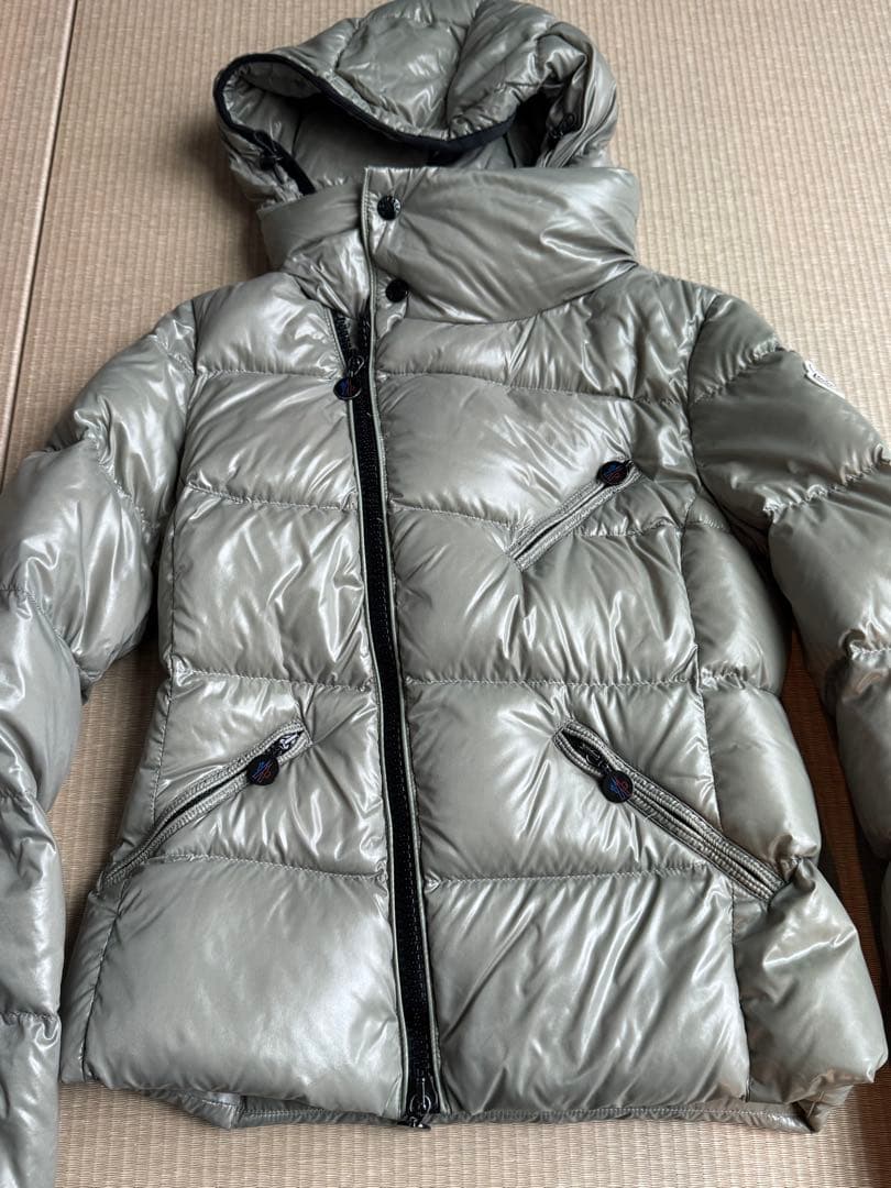 なな モンクレール フード付きカーキ　ダウンジャケット　0サイズ